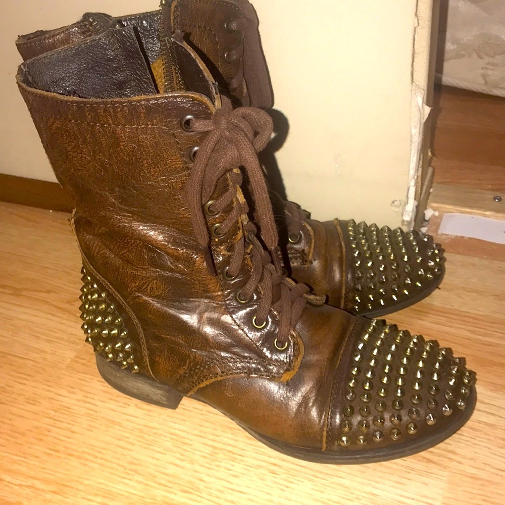 Brown stud boots leather